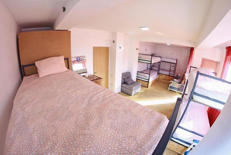 Golden Age Hostel Охрид Экстерьер фото